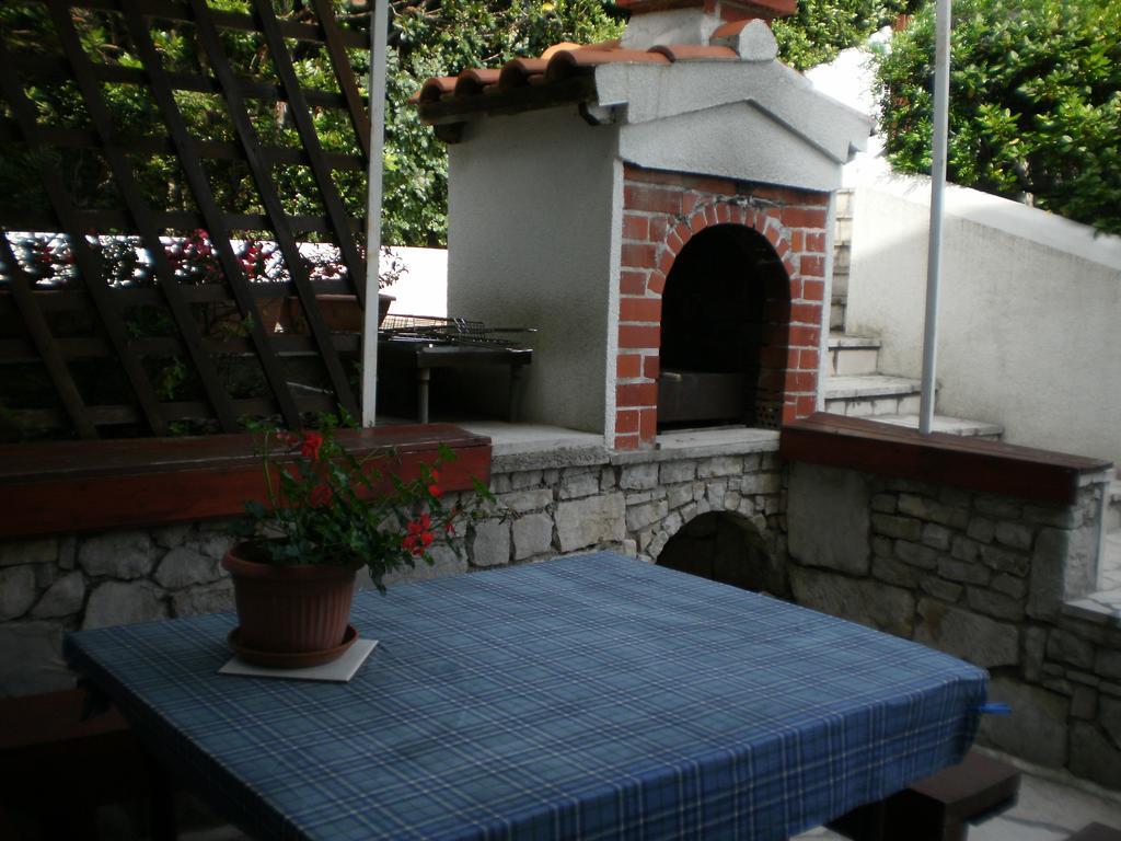 Apartments Pinezic Martinšćica Exterior foto